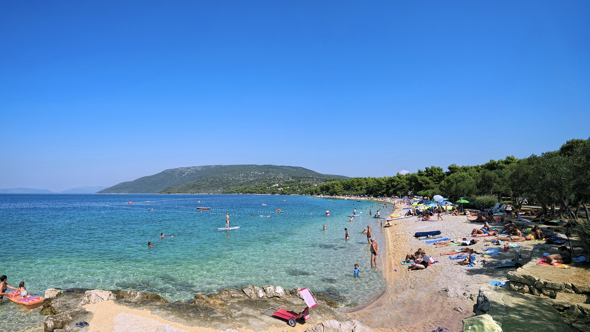 Šljunčana plaža kampa Kovačine, otok Cres - m