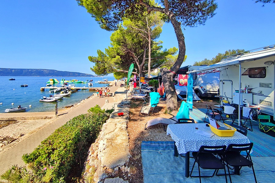 Držite hranu i piće u hladu, kamp Kovačine, Cres